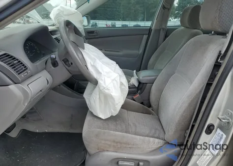 2003 Toyota Camry Le z USA, uszkodzony, nr VIN 4T1BE32K53U746320